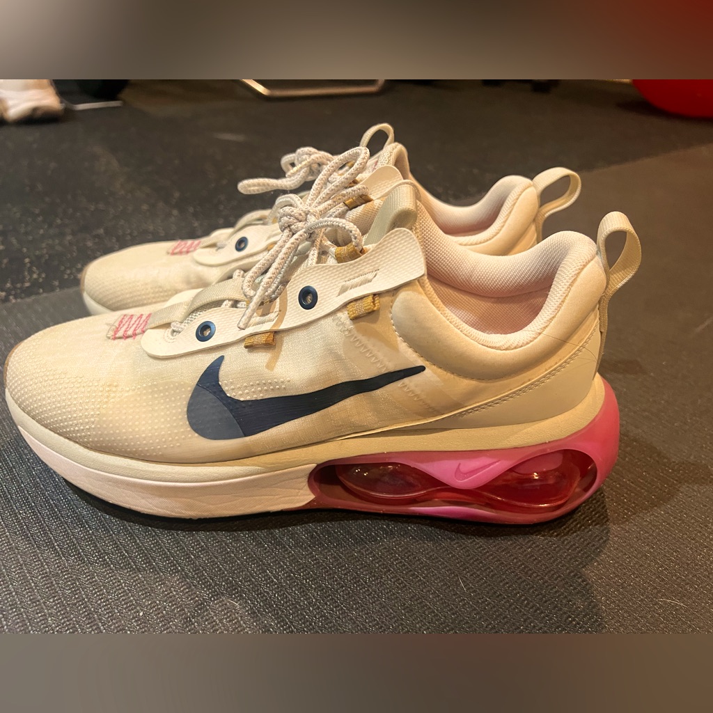 Nike Air Max Womens 105